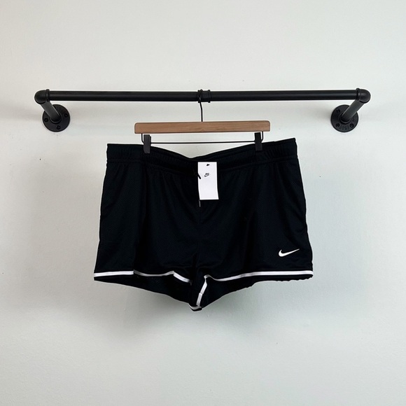 NWT Nike Essentials Mesh Shorts Plus Size Black/White - Picture 4 of 8